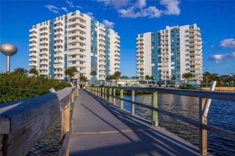 Condo in Daytona Beach, Florida, 2 bedrooms  № 1914642 - photo 1