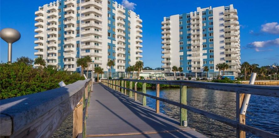 Condo in Daytona Beach, Florida, 2 bedrooms № 1914642