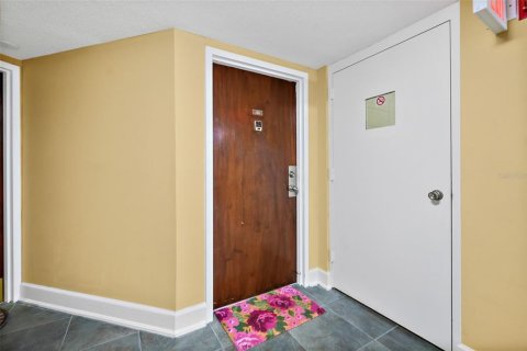 Condo in Daytona Beach, Florida, 2 bedrooms  № 1914642 - photo 26