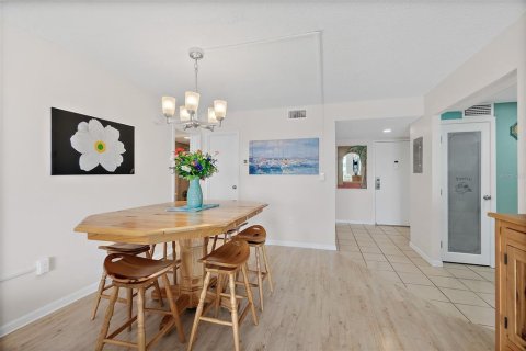 Condo in Daytona Beach, Florida, 2 bedrooms  № 1914642 - photo 8