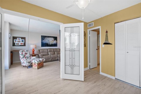 Condo in Daytona Beach, Florida, 2 bedrooms  № 1914642 - photo 23