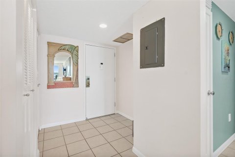 Condo in Daytona Beach, Florida, 2 bedrooms  № 1914642 - photo 25