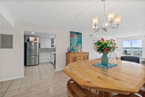 Condo in Daytona Beach, Florida, 2 bedrooms  № 1914642 - photo 10