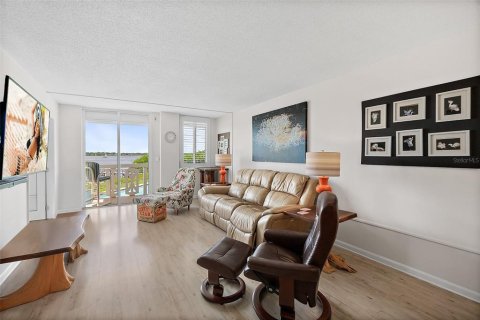 Condo in Daytona Beach, Florida, 2 bedrooms  № 1914642 - photo 2
