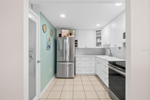 Condo in Daytona Beach, Florida, 2 bedrooms  № 1914642 - photo 11