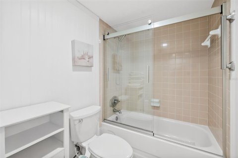 Condo in Daytona Beach, Florida, 2 bedrooms  № 1914642 - photo 18