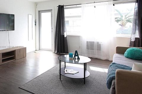 Copropriété à louer à Miami Beach, Floride: 1 chambre, 61.59 m2 № 1999392 - photo 2