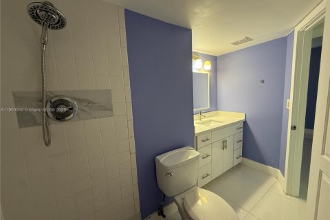 Condo in North Miami Beach, Florida, 2 bedrooms  № 1952528 - photo 19