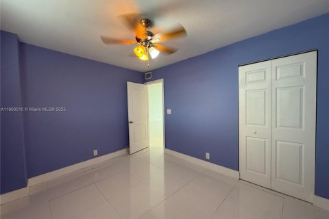Condo in North Miami Beach, Florida, 2 bedrooms  № 1952528 - photo 14