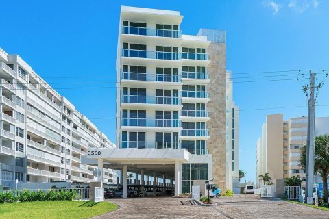 Copropriété à vendre à Palm Beach, Floride: 3 chambres, 262.26 m2 № 925505 - photo 1