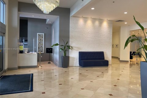 Condo in Miami Beach, Florida, 2 bedrooms  № 2059878 - photo 18