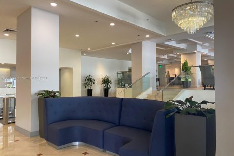 Condo in Miami Beach, Florida, 2 bedrooms  № 2059878 - photo 16