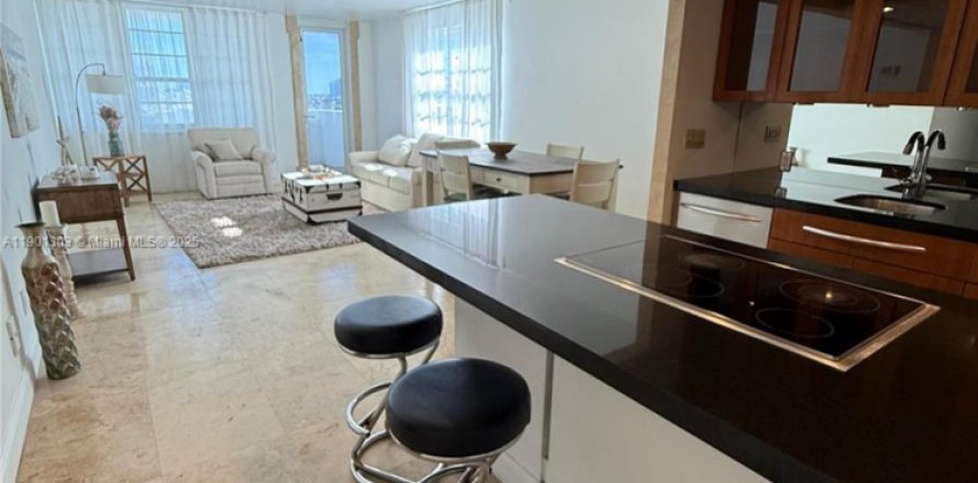 Condo in Miami Beach, Florida, 2 bedrooms  № 2059878