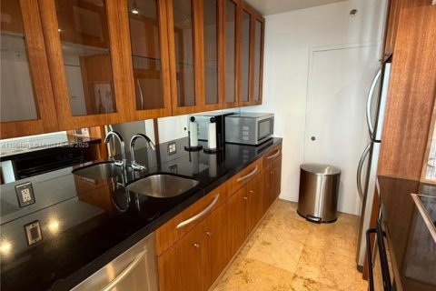 Condo in Miami Beach, Florida, 2 bedrooms  № 2059878 - photo 11