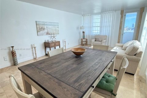 Condo in Miami Beach, Florida, 2 bedrooms  № 2059878 - photo 4