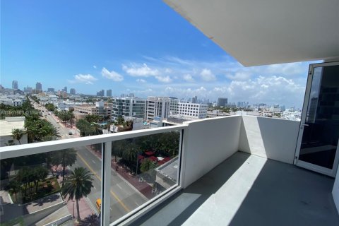 Condo in Miami Beach, Florida, 2 bedrooms  № 2059878 - photo 19