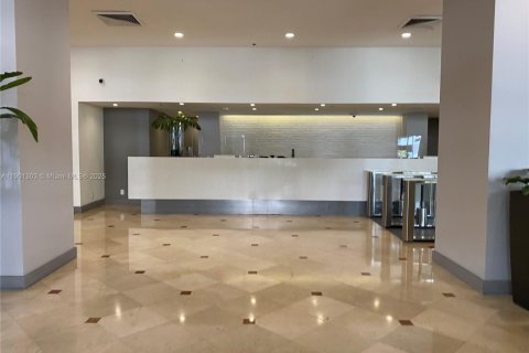 Condo in Miami Beach, Florida, 2 bedrooms  № 2059878 - photo 17