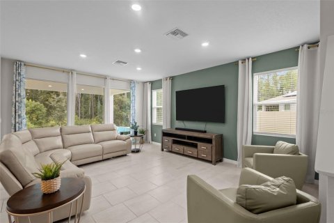 Casa en venta en Land O' Lakes, Florida, 5 dormitorios, 369.29 m2 № 2387373 - foto 2