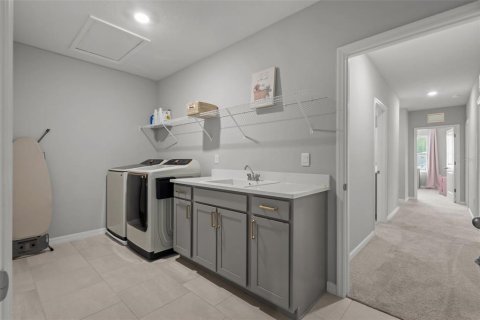 Casa en venta en Land O' Lakes, Florida, 5 dormitorios, 369.29 m2 № 2387373 - foto 29