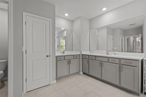 Casa en venta en Land O' Lakes, Florida, 5 dormitorios, 369.29 m2 № 2387373 - foto 28