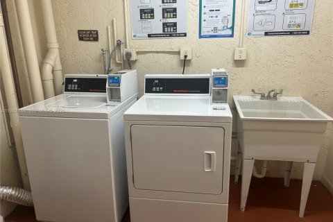 Copropriété à vendre à Pembroke Pines, Floride: 1 chambre, 74.32 m2 № 1999520 - photo 30