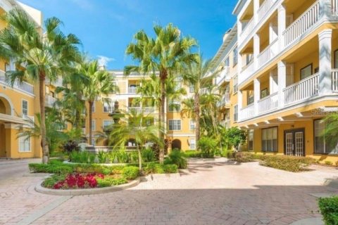 Condo in Orlando, Florida, 4 rooms № 2231999 - photo 2