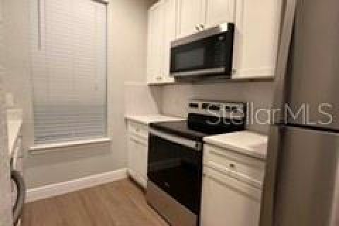 Condo in Orlando, Florida, 4 rooms № 2231999 - photo 7