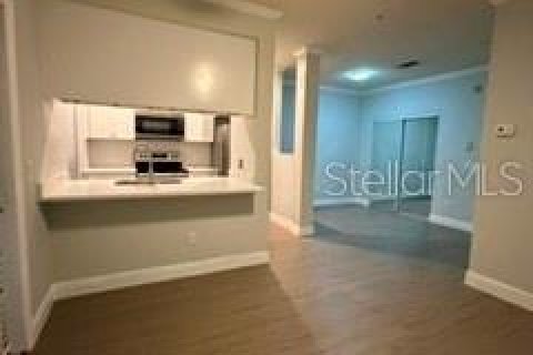 Condo in Orlando, Florida, 4 rooms № 2231999 - photo 6