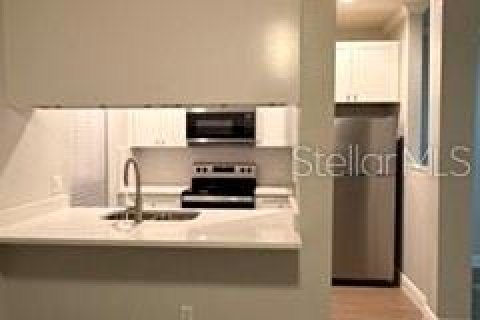 Condo in Orlando, Florida, 4 rooms № 2231999 - photo 10