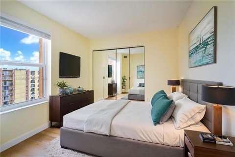 Condo in Miami, Florida, 2 bedrooms  № 1953811 - photo 5