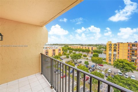 Condo in Miami, Florida, 2 bedrooms  № 1953811 - photo 9