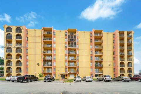 Condo in Miami, Florida, 2 bedrooms  № 1953811 - photo 10