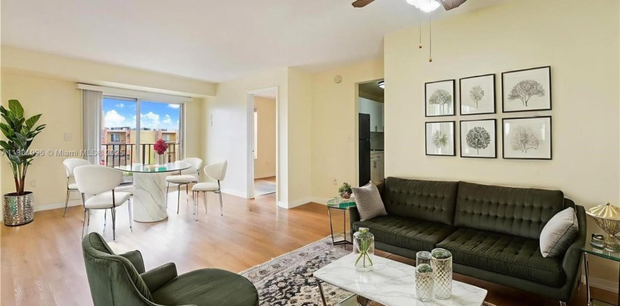 Condo in Miami, Florida, 2 bedrooms  № 1953811