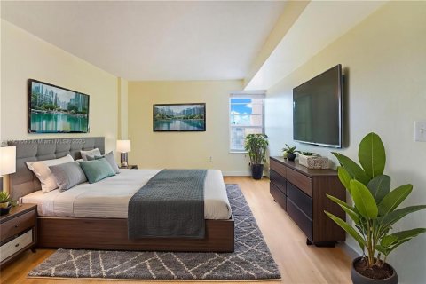 Condo in Miami, Florida, 2 bedrooms  № 1953811 - photo 2