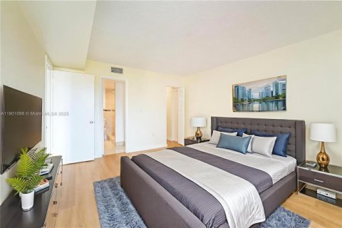 Condo in Miami, Florida, 2 bedrooms  № 1953811 - photo 4