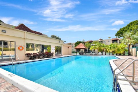 Condo in Plantation, Florida, 2 bedrooms  № 1992241 - photo 1