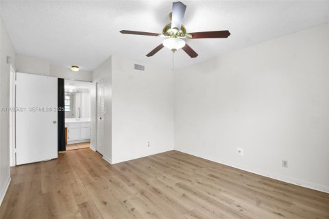 Condo in Plantation, Florida, 2 bedrooms  № 1992241 - photo 27