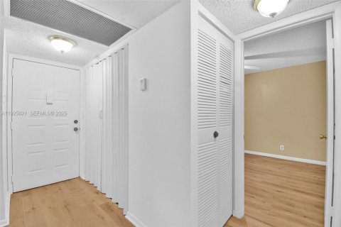 Condo in Plantation, Florida, 2 bedrooms  № 1992241 - photo 4