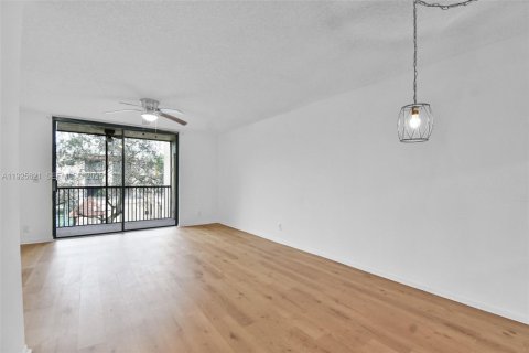 Condo in Plantation, Florida, 2 bedrooms  № 1992241 - photo 21