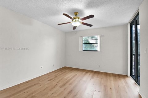 Condo in Plantation, Florida, 2 bedrooms  № 1992241 - photo 24
