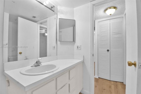 Condo in Plantation, Florida, 2 bedrooms  № 1992241 - photo 14