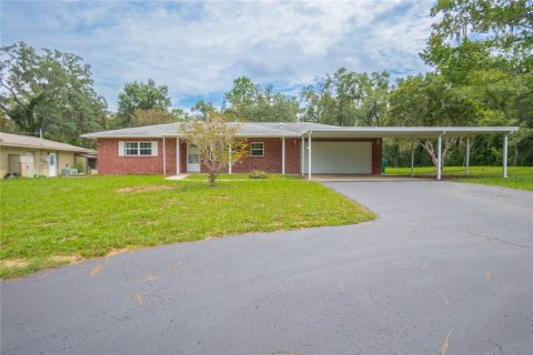House in Inverness, Florida 4 bedrooms, 152.55 sq.m. № 2298151