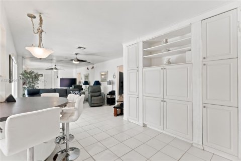 Villa ou maison à vendre à Fort Lauderdale, Floride: 4 chambres, 203.08 m2 № 2180692 - photo 9