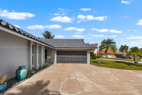 Снять в аренду виллу или дом в Бока-Ратон, Флорида 4 спальни, 205.78м2, № 2066284 - фото 2