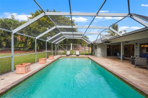 Снять в аренду виллу или дом в Бока-Ратон, Флорида 4 спальни, 205.78м2, № 2066284 - фото 3