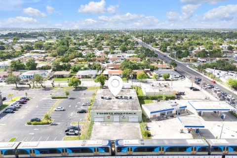Propiedad comercial en venta en Miami, Florida № 1951746 - foto 1