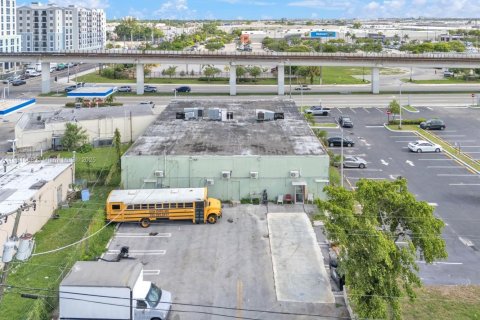 Propiedad comercial en venta en Miami, Florida № 1951746 - foto 6