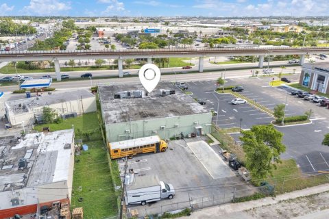 Propiedad comercial en venta en Miami, Florida № 1951746 - foto 7
