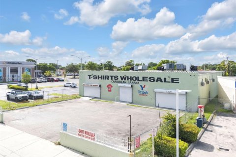 Propiedad comercial en venta en Miami, Florida № 1951746 - foto 4
