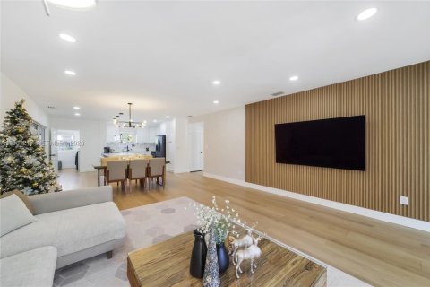 Casa en venta en North Miami, Florida, 3 dormitorios, 178.93 m2 № 2080796 - foto 16